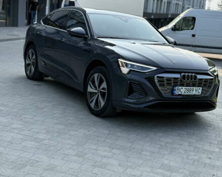 Серый Ауди Q8 Sportback e-tron, объемом двигателя 0 л и пробегом 36 тыс. км за 54000 $, фото 3 на Automoto.ua