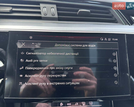 Серый Ауди Q8 Sportback e-tron, объемом двигателя 0 л и пробегом 45 тыс. км за 64900 $, фото 27 на Automoto.ua