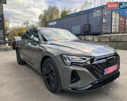 Серый Ауди Q8 Sportback e-tron, объемом двигателя 0 л и пробегом 45 тыс. км за 64900 $, фото 3 на Automoto.ua