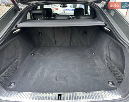 Серый Ауди Q8 Sportback e-tron, объемом двигателя 0 л и пробегом 45 тыс. км за 64900 $, фото 17 на Automoto.ua