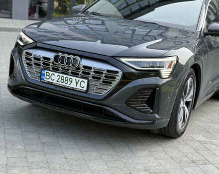 Серый Ауди Q8 Sportback e-tron, объемом двигателя 0 л и пробегом 36 тыс. км за 54000 $, фото 2 на Automoto.ua
