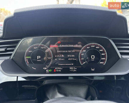 Серый Ауди Q8 Sportback e-tron, объемом двигателя 0 л и пробегом 45 тыс. км за 64900 $, фото 20 на Automoto.ua