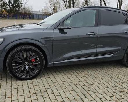 Серый Ауди Q8 Sportback e-tron, объемом двигателя 0 л и пробегом 65 тыс. км за 59999 $, фото 25 на Automoto.ua