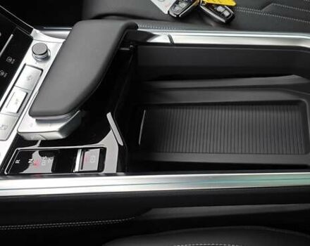 Серый Ауди Q8 Sportback e-tron, объемом двигателя 0 л и пробегом 20 тыс. км за 64800 $, фото 94 на Automoto.ua