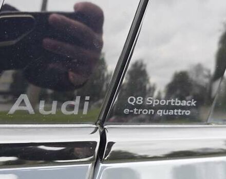 Серый Ауди Q8 Sportback e-tron, объемом двигателя 0 л и пробегом 20 тыс. км за 64800 $, фото 58 на Automoto.ua