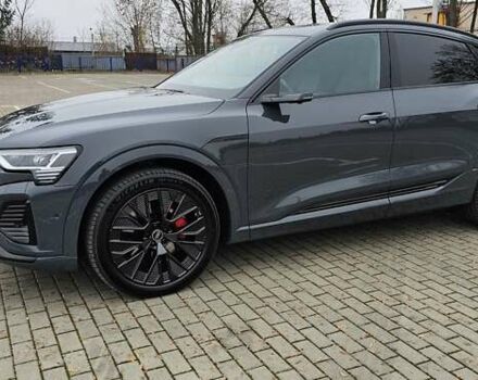 Серый Ауди Q8 Sportback e-tron, объемом двигателя 0 л и пробегом 65 тыс. км за 59999 $, фото 24 на Automoto.ua