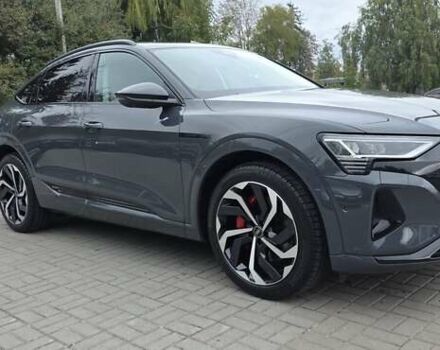 Серый Ауди Q8 Sportback e-tron, объемом двигателя 0 л и пробегом 20 тыс. км за 64800 $, фото 12 на Automoto.ua