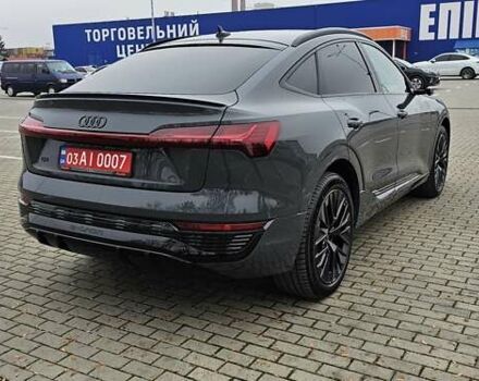 Серый Ауди Q8 Sportback e-tron, объемом двигателя 0 л и пробегом 65 тыс. км за 59999 $, фото 41 на Automoto.ua
