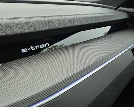 Серый Ауди Q8 Sportback e-tron, объемом двигателя 0 л и пробегом 65 тыс. км за 59999 $, фото 68 на Automoto.ua