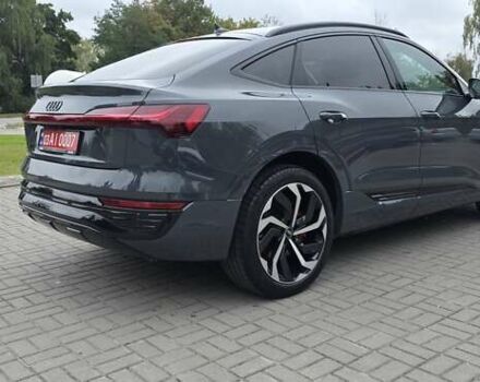 Серый Ауди Q8 Sportback e-tron, объемом двигателя 0 л и пробегом 20 тыс. км за 64800 $, фото 18 на Automoto.ua