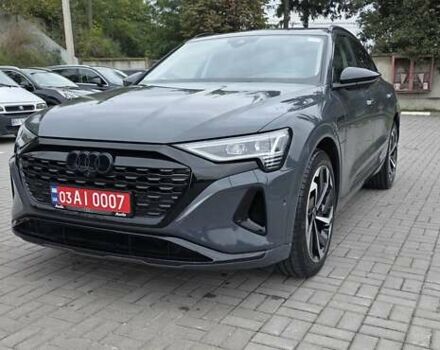 Серый Ауди Q8 Sportback e-tron, объемом двигателя 0 л и пробегом 20 тыс. км за 64800 $, фото 6 на Automoto.ua