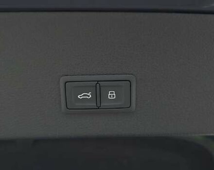 Серый Ауди Q8 Sportback e-tron, объемом двигателя 0 л и пробегом 20 тыс. км за 64800 $, фото 118 на Automoto.ua