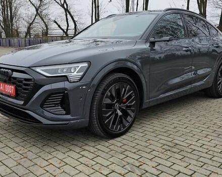 Серый Ауди Q8 Sportback e-tron, объемом двигателя 0 л и пробегом 65 тыс. км за 59999 $, фото 22 на Automoto.ua