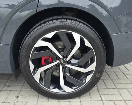 Серый Ауди Q8 Sportback e-tron, объемом двигателя 0 л и пробегом 20 тыс. км за 64800 $, фото 53 на Automoto.ua