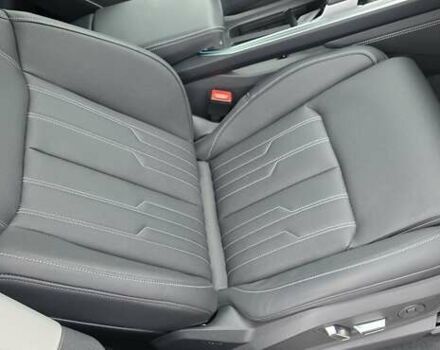 Серый Ауди Q8 Sportback e-tron, объемом двигателя 0 л и пробегом 20 тыс. км за 64800 $, фото 85 на Automoto.ua