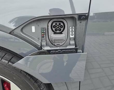 Серый Ауди Q8 Sportback e-tron, объемом двигателя 0 л и пробегом 20 тыс. км за 64800 $, фото 43 на Automoto.ua