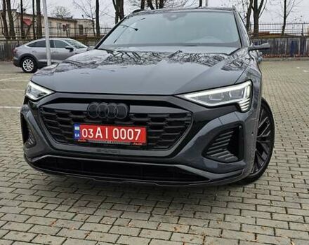 Серый Ауди Q8 Sportback e-tron, объемом двигателя 0 л и пробегом 65 тыс. км за 59999 $, фото 9 на Automoto.ua