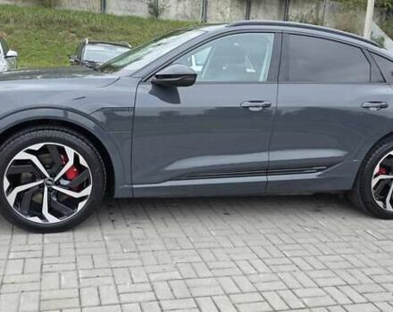 Серый Ауди Q8 Sportback e-tron, объемом двигателя 0 л и пробегом 20 тыс. км за 64800 $, фото 29 на Automoto.ua