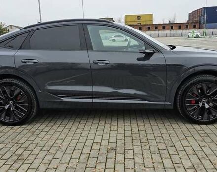 Серый Ауди Q8 Sportback e-tron, объемом двигателя 0 л и пробегом 65 тыс. км за 59999 $, фото 49 на Automoto.ua