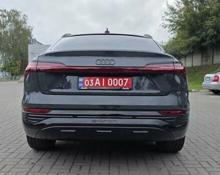 Серый Ауди Q8 Sportback e-tron, объемом двигателя 0 л и пробегом 20 тыс. км за 64800 $, фото 21 на Automoto.ua