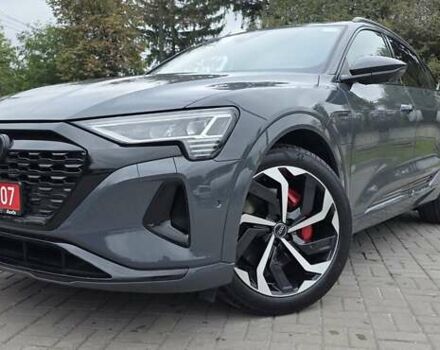 Серый Ауди Q8 Sportback e-tron, объемом двигателя 0 л и пробегом 20 тыс. км за 64800 $, фото 35 на Automoto.ua