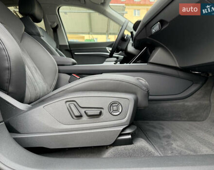 Серый Ауди Q8 Sportback e-tron, объемом двигателя 0 л и пробегом 8 тыс. км за 63500 $, фото 25 на Automoto.ua