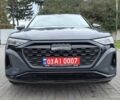 Серый Ауди Q8 Sportback e-tron, объемом двигателя 0 л и пробегом 20 тыс. км за 64800 $, фото 7 на Automoto.ua