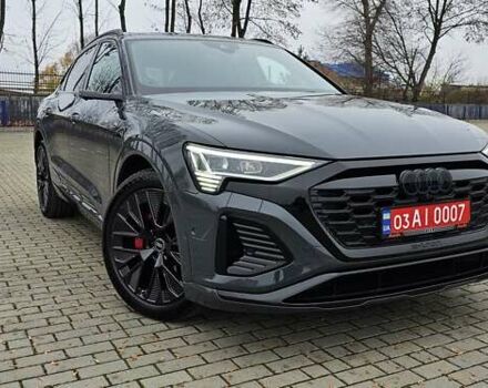 Серый Ауди Q8 Sportback e-tron, объемом двигателя 0 л и пробегом 65 тыс. км за 59999 $, фото 5 на Automoto.ua