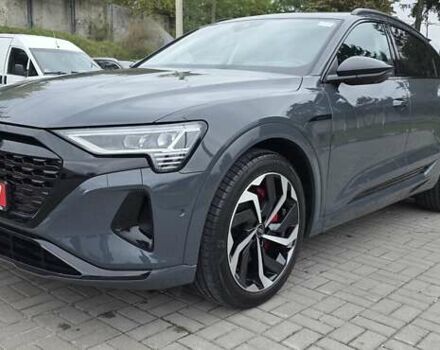 Серый Ауди Q8 Sportback e-tron, объемом двигателя 0 л и пробегом 20 тыс. км за 64800 $, фото 30 на Automoto.ua
