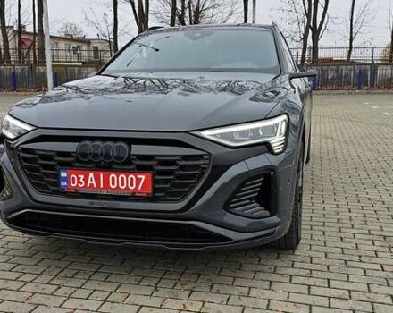 Серый Ауди Q8 Sportback e-tron, объемом двигателя 0 л и пробегом 65 тыс. км за 59999 $, фото 60 на Automoto.ua