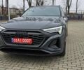 Серый Ауди Q8 Sportback e-tron, объемом двигателя 0 л и пробегом 65 тыс. км за 59999 $, фото 60 на Automoto.ua