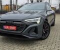 Серый Ауди Q8 Sportback e-tron, объемом двигателя 0 л и пробегом 65 тыс. км за 59999 $, фото 10 на Automoto.ua