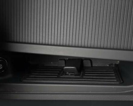 Серый Ауди Q8 Sportback e-tron, объемом двигателя 0 л и пробегом 20 тыс. км за 64800 $, фото 93 на Automoto.ua