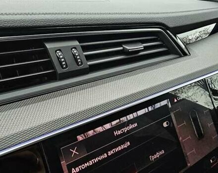 Серый Ауди Q8 Sportback e-tron, объемом двигателя 0 л и пробегом 65 тыс. км за 59999 $, фото 67 на Automoto.ua