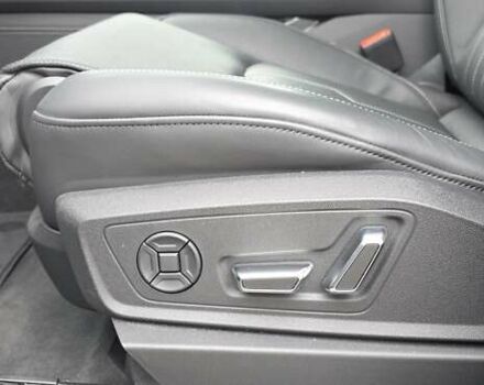 Серый Ауди Q8 Sportback e-tron, объемом двигателя 0 л и пробегом 20 тыс. км за 64800 $, фото 65 на Automoto.ua