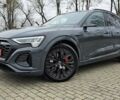 Серый Ауди Q8 Sportback e-tron, объемом двигателя 0 л и пробегом 65 тыс. км за 59999 $, фото 7 на Automoto.ua