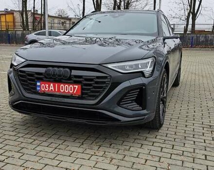 Серый Ауди Q8 Sportback e-tron, объемом двигателя 0 л и пробегом 65 тыс. км за 59999 $, фото 19 на Automoto.ua