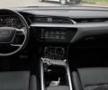 Серый Ауди Q8 Sportback e-tron, объемом двигателя 0 л и пробегом 20 тыс. км за 64800 $, фото 69 на Automoto.ua