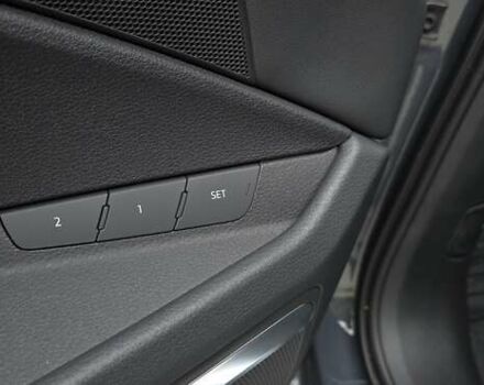 Серый Ауди Q8 Sportback e-tron, объемом двигателя 0 л и пробегом 20 тыс. км за 64800 $, фото 60 на Automoto.ua