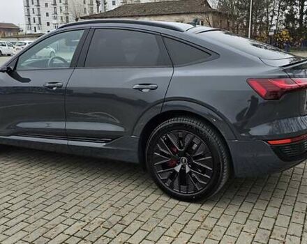 Серый Ауди Q8 Sportback e-tron, объемом двигателя 0 л и пробегом 65 тыс. км за 59999 $, фото 31 на Automoto.ua