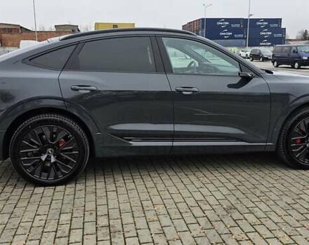 Серый Ауди Q8 Sportback e-tron, объемом двигателя 0 л и пробегом 65 тыс. км за 59999 $, фото 47 на Automoto.ua