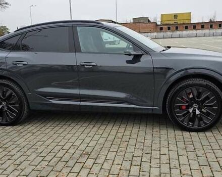 Серый Ауди Q8 Sportback e-tron, объемом двигателя 0 л и пробегом 65 тыс. км за 59999 $, фото 50 на Automoto.ua