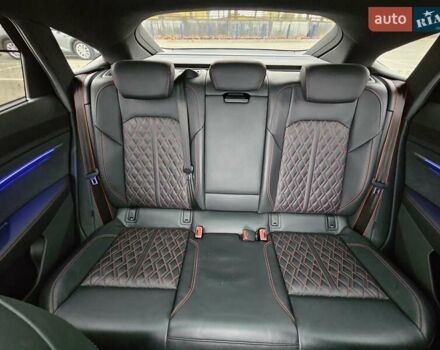 Серый Ауди Q8 Sportback e-tron, объемом двигателя 0 л и пробегом 65 тыс. км за 59999 $, фото 95 на Automoto.ua