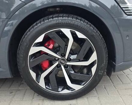Серый Ауди Q8 Sportback e-tron, объемом двигателя 0 л и пробегом 20 тыс. км за 64800 $, фото 55 на Automoto.ua