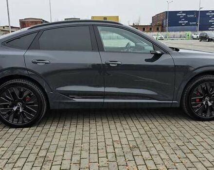 Серый Ауди Q8 Sportback e-tron, объемом двигателя 0 л и пробегом 65 тыс. км за 59999 $, фото 48 на Automoto.ua