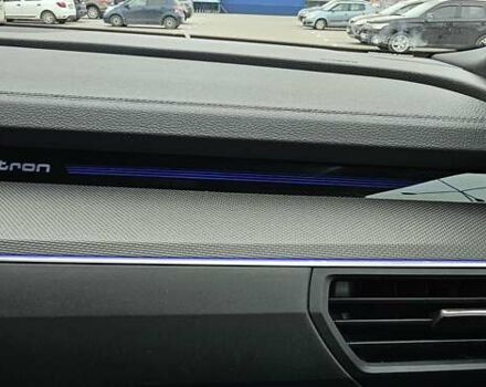 Серый Ауди Q8 Sportback e-tron, объемом двигателя 0 л и пробегом 65 тыс. км за 59999 $, фото 66 на Automoto.ua