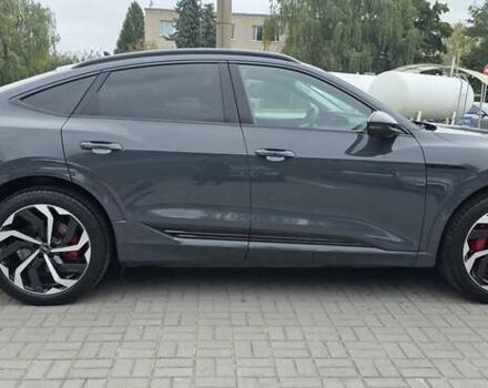 Серый Ауди Q8 Sportback e-tron, объемом двигателя 0 л и пробегом 20 тыс. км за 64800 $, фото 16 на Automoto.ua