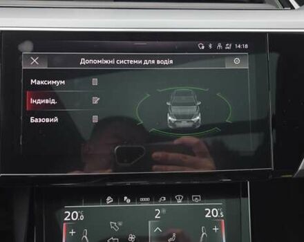 Серый Ауди Q8 Sportback e-tron, объемом двигателя 0 л и пробегом 20 тыс. км за 64800 $, фото 97 на Automoto.ua