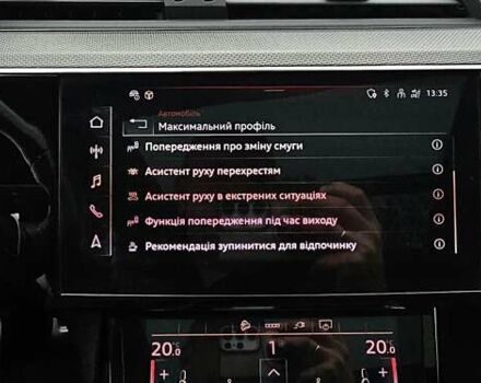 Серый Ауди Q8 Sportback e-tron, объемом двигателя 0 л и пробегом 65 тыс. км за 59999 $, фото 75 на Automoto.ua