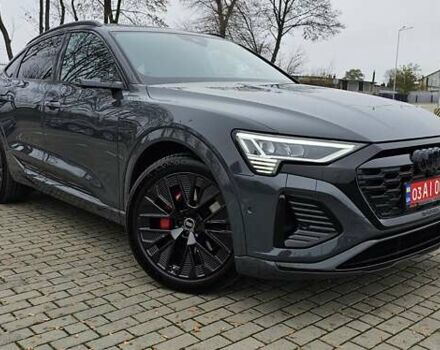 Серый Ауди Q8 Sportback e-tron, объемом двигателя 0 л и пробегом 65 тыс. км за 59999 $, фото 3 на Automoto.ua